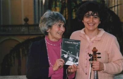 Monica Cuneo, violista, con Kató Havas all'uscita del suo libro 