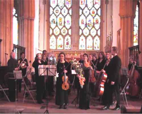 La violinista Caroline Duffner e la violista Monica Cuneo eseguono la Sinfonia concertante per violino, viola e orchestra di Mozart